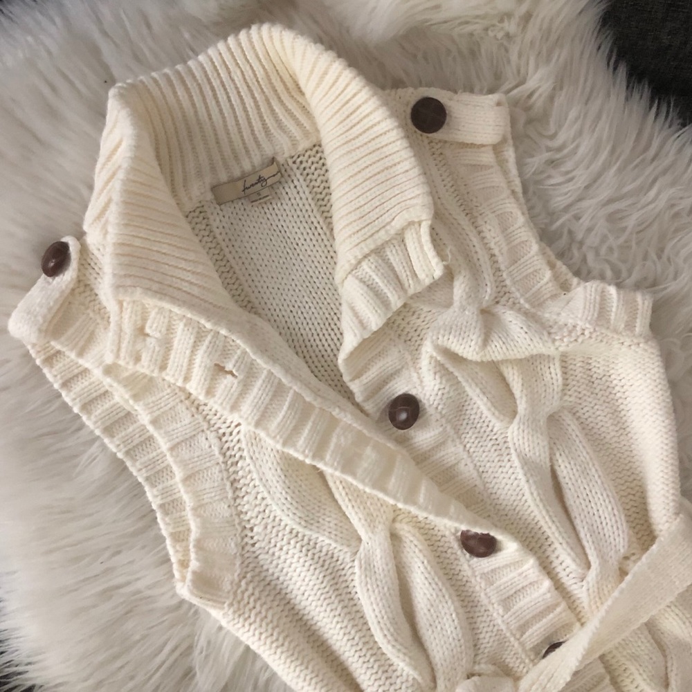 Forever 21 ❄️ Cable Knit Belted Sweater Vest - Picture 4 of 8